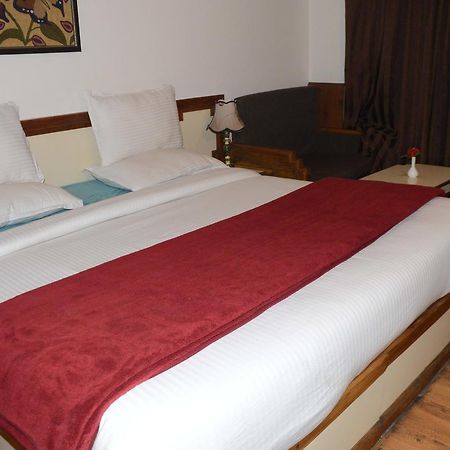 Standard Hotel And Resturant Σριναγκάρ Εξωτερικό φωτογραφία