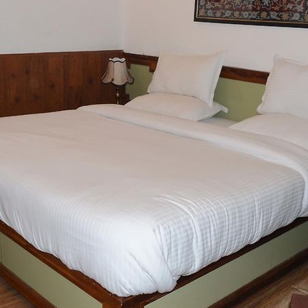 Standard Hotel And Resturant Σριναγκάρ Εξωτερικό φωτογραφία