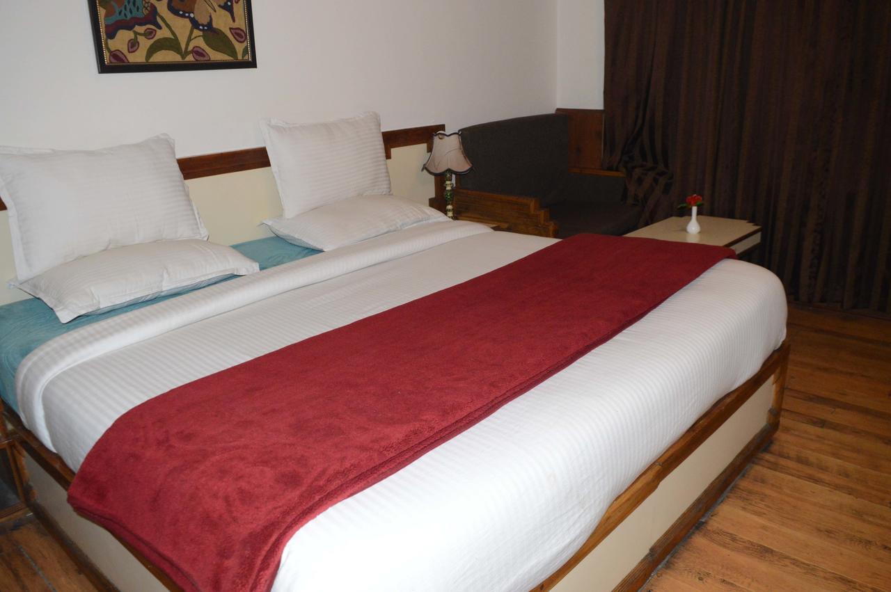 Standard Hotel And Resturant Σριναγκάρ Εξωτερικό φωτογραφία