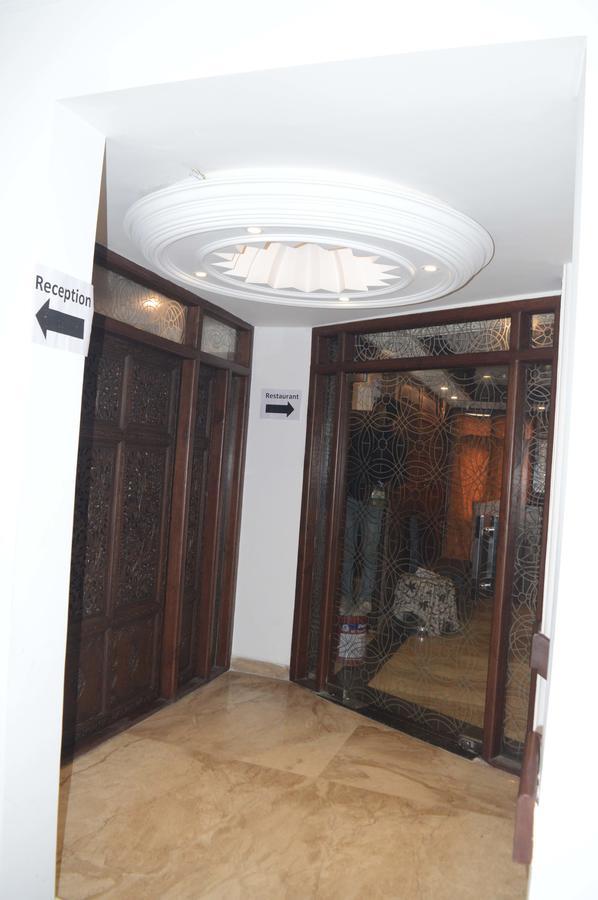 Standard Hotel And Resturant Σριναγκάρ Εξωτερικό φωτογραφία