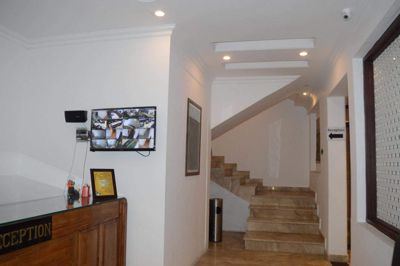 Standard Hotel And Resturant Σριναγκάρ Εξωτερικό φωτογραφία