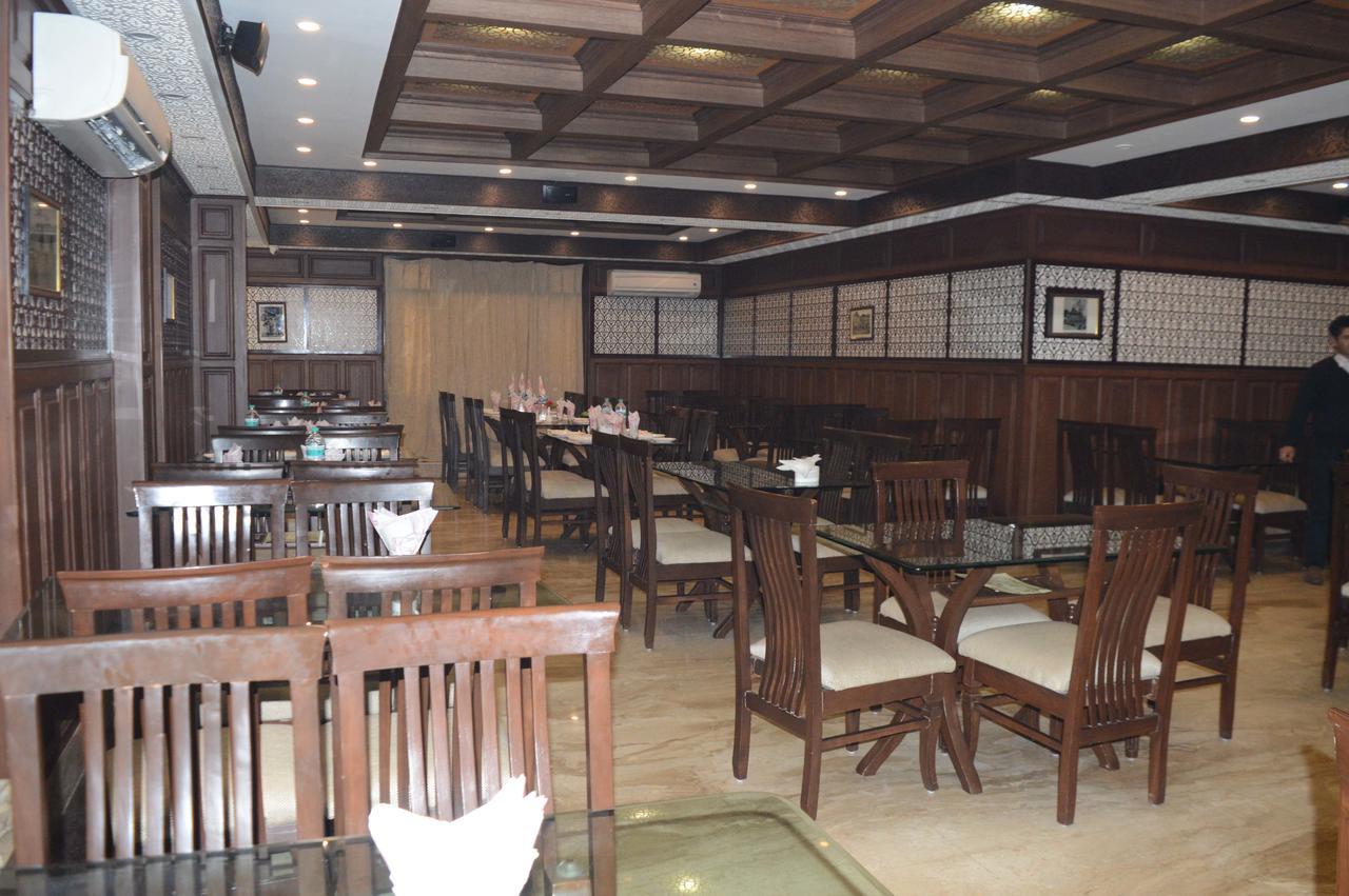 Standard Hotel And Resturant Σριναγκάρ Εξωτερικό φωτογραφία