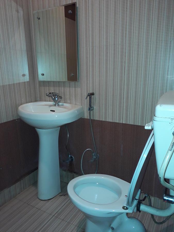 Standard Hotel And Resturant Σριναγκάρ Εξωτερικό φωτογραφία