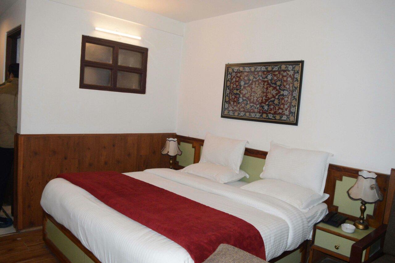 Standard Hotel And Resturant Σριναγκάρ Εξωτερικό φωτογραφία