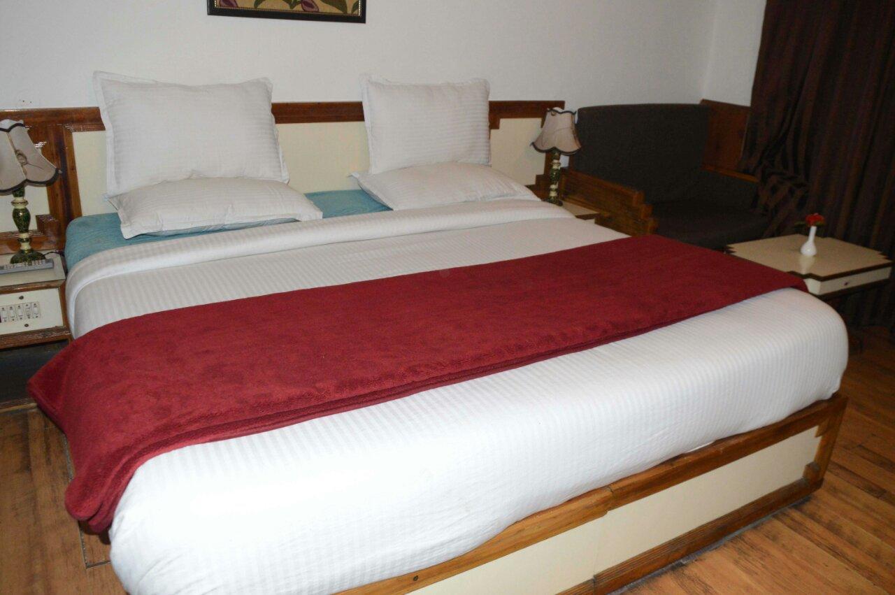 Standard Hotel And Resturant Σριναγκάρ Εξωτερικό φωτογραφία