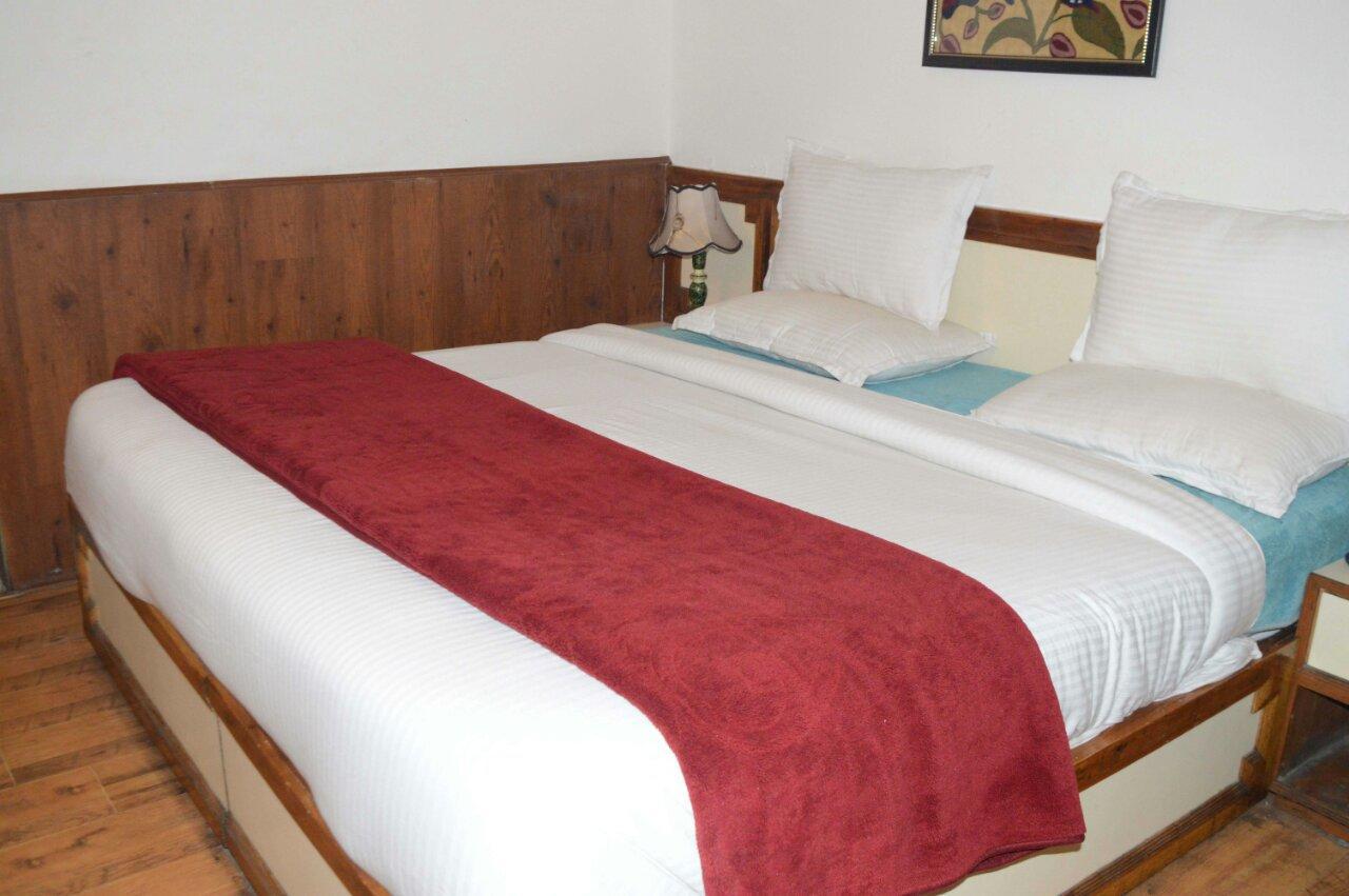 Standard Hotel And Resturant Σριναγκάρ Εξωτερικό φωτογραφία
