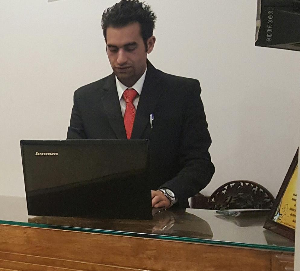 Standard Hotel And Resturant Σριναγκάρ Εξωτερικό φωτογραφία
