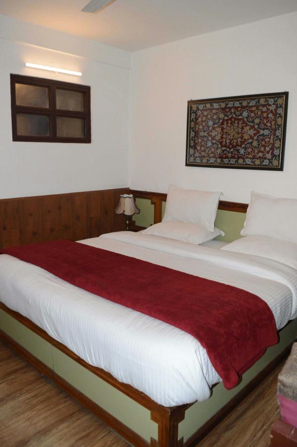 Standard Hotel And Resturant Σριναγκάρ Εξωτερικό φωτογραφία
