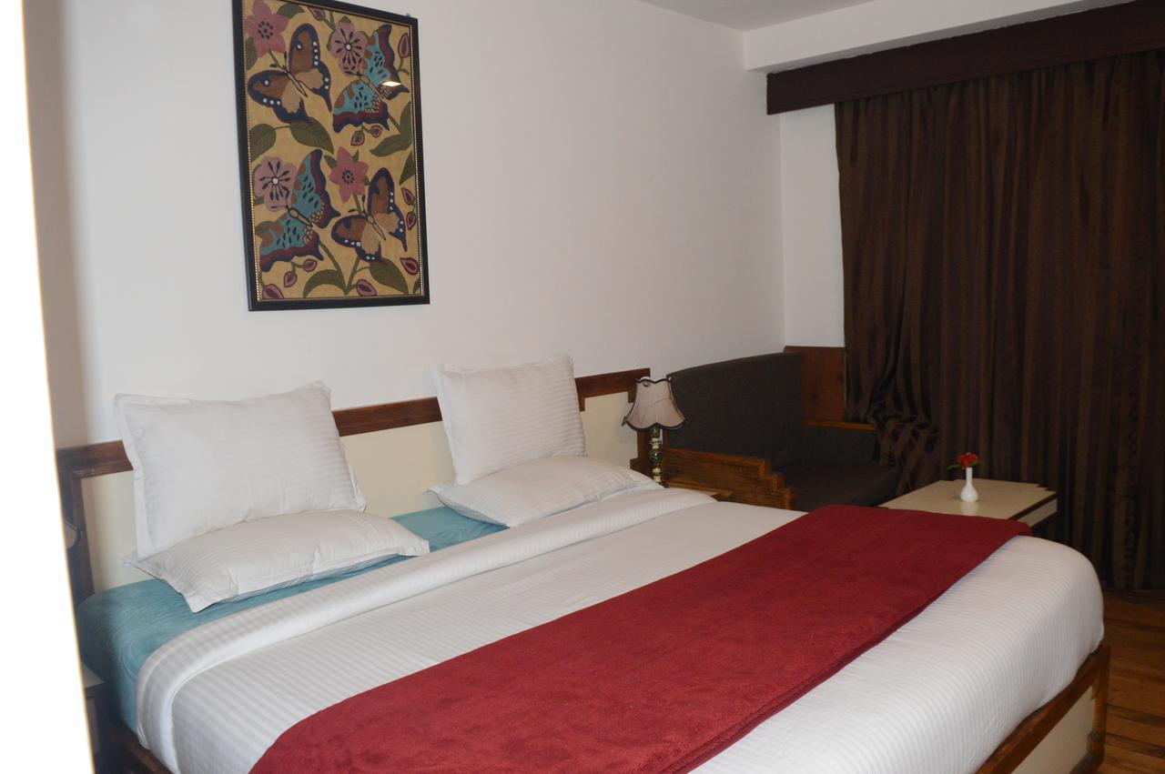 Standard Hotel And Resturant Σριναγκάρ Εξωτερικό φωτογραφία