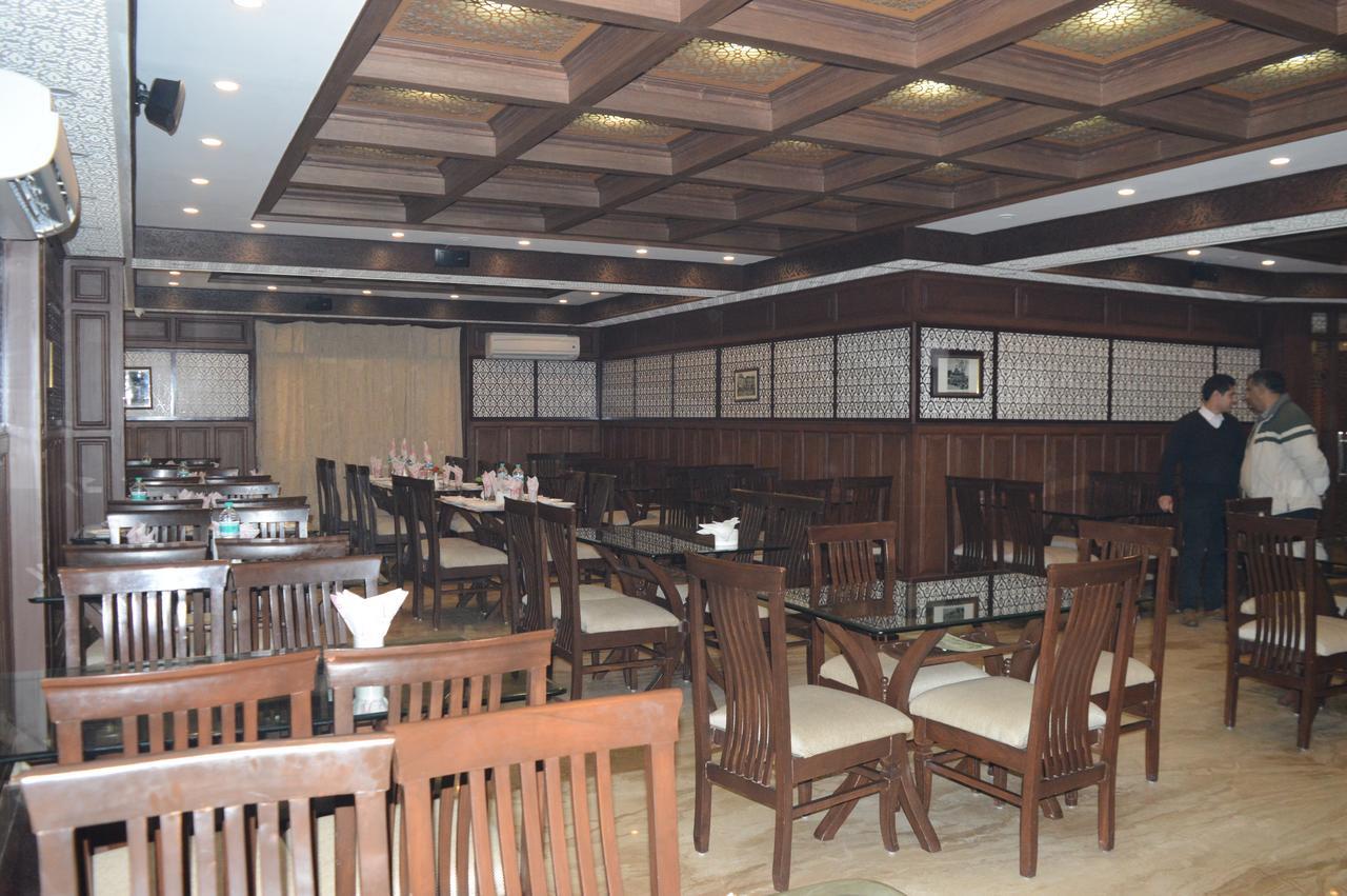 Standard Hotel And Resturant Σριναγκάρ Εξωτερικό φωτογραφία