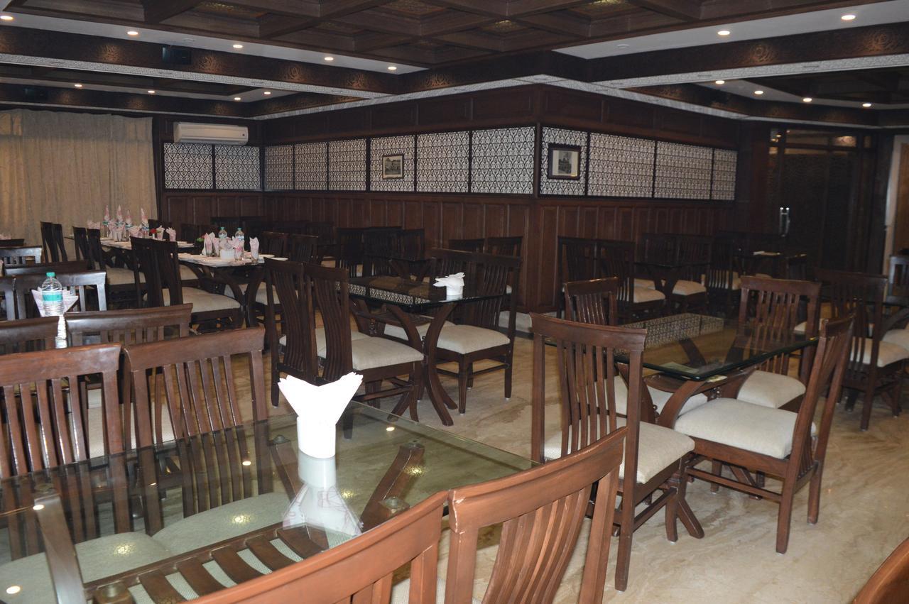 Standard Hotel And Resturant Σριναγκάρ Εξωτερικό φωτογραφία