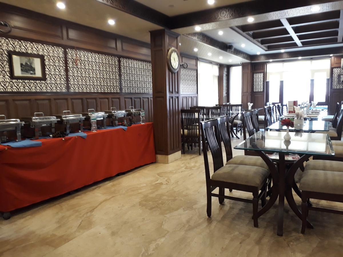Standard Hotel And Resturant Σριναγκάρ Εξωτερικό φωτογραφία