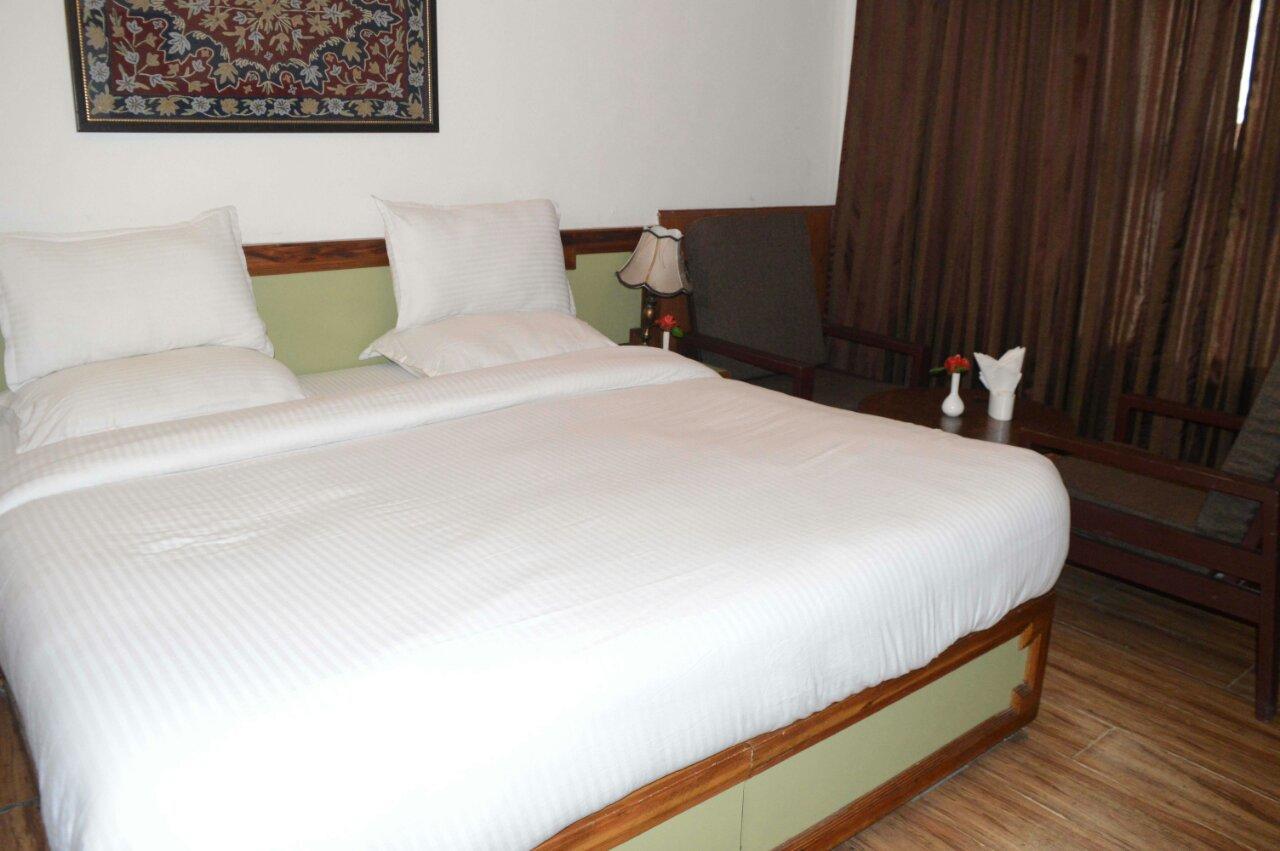 Standard Hotel And Resturant Σριναγκάρ Εξωτερικό φωτογραφία